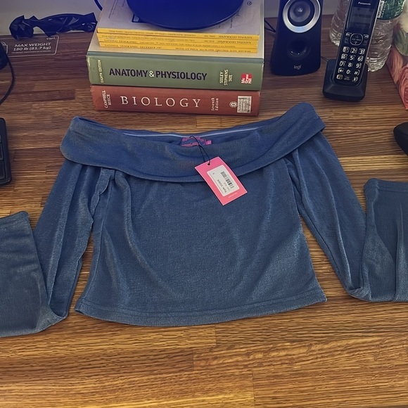 🆕 NWT EDIKTED Women's Off Shoulder Long Sleeves Top SIZE SMALL - Picture 3 of 4